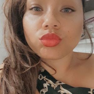 Meet your Posher, Deyanira